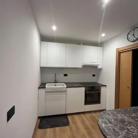 Neve Monolocale, Ottima Posizione, Posto Auto. *