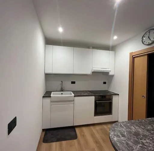 Neve Monolocale, Ottima Posizione, Posto Auto. *